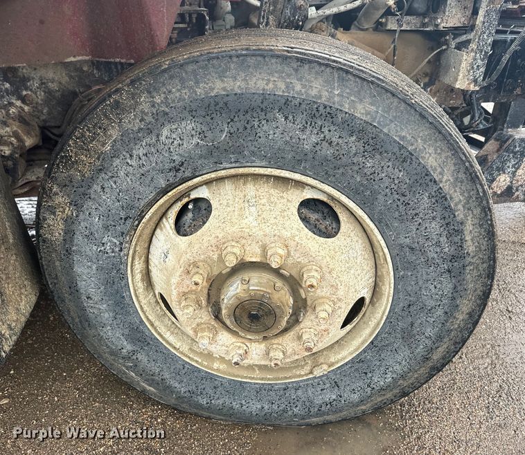 image for item EJ2692 2005 International 7400 dump truck