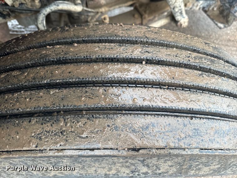 image for item EJ2692 2005 International 7400 dump truck