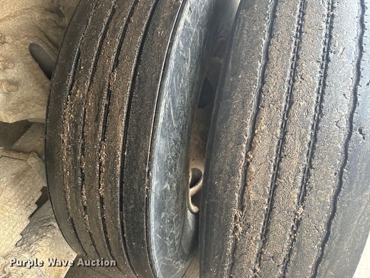 image for item EJ2692 2005 International 7400 dump truck