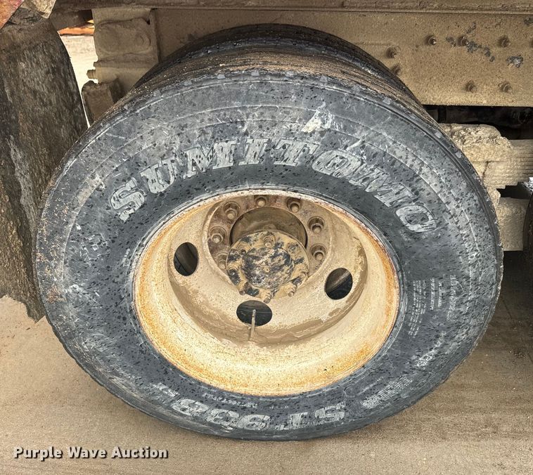 image for item EJ2692 2005 International 7400 dump truck