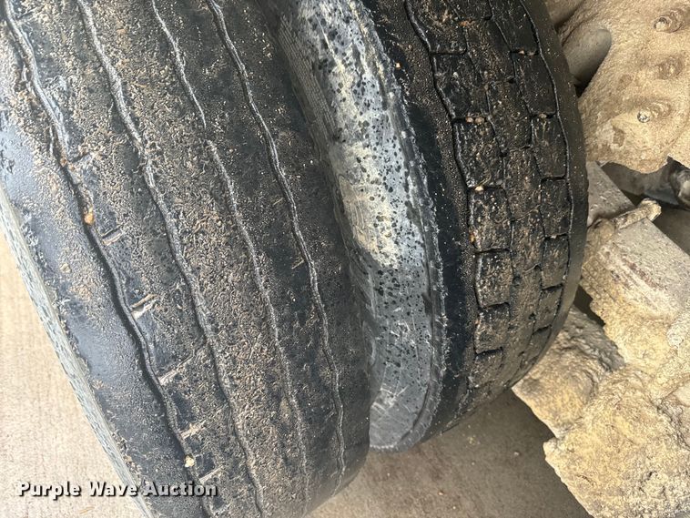 image for item EJ2692 2005 International 7400 dump truck