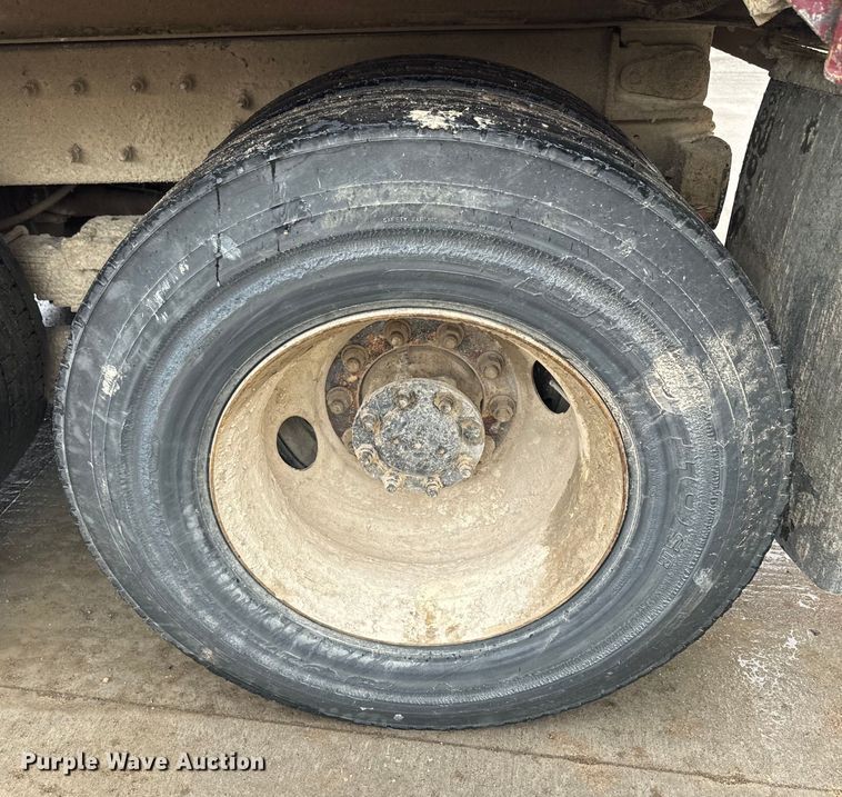 image for item EJ2692 2005 International 7400 dump truck