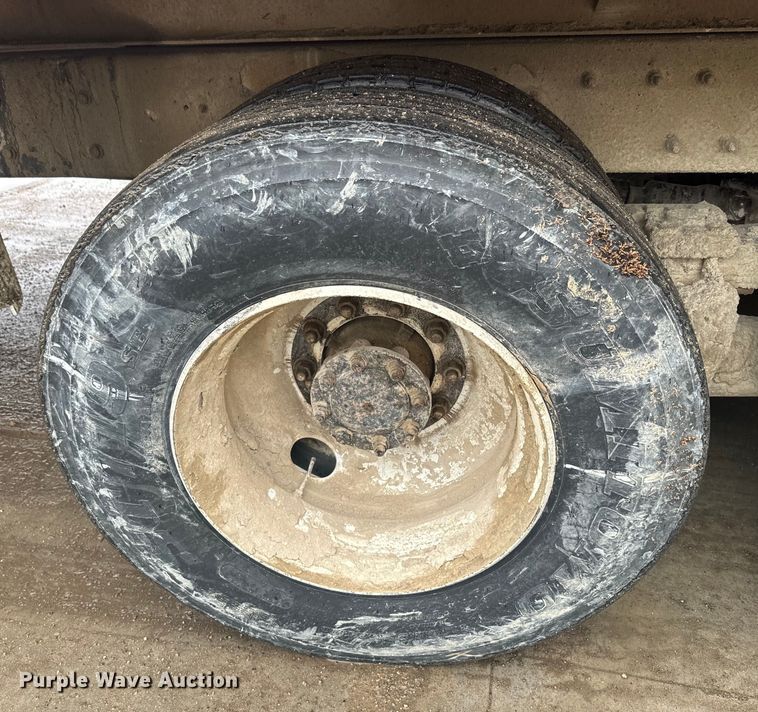 image for item EJ2692 2005 International 7400 dump truck