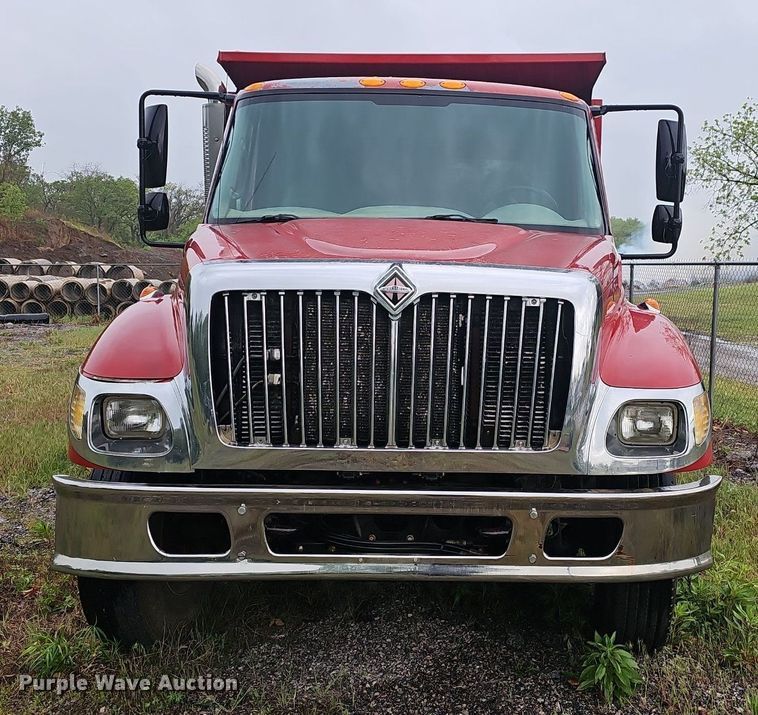 image for item EJ5340 2005 International 7400 dump truck