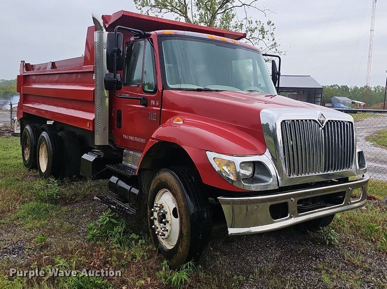 image for item EJ5340 2005 International 7400 dump truck