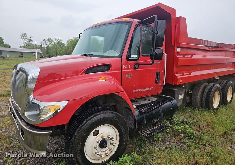 image for item EJ5340 2005 International 7400 dump truck