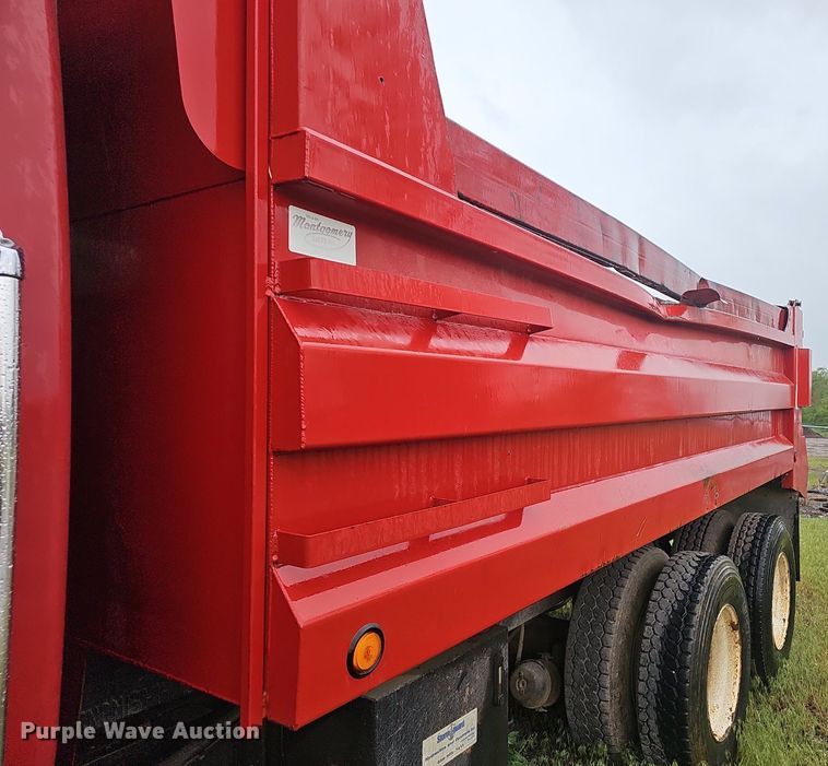 image for item EJ5340 2005 International 7400 dump truck