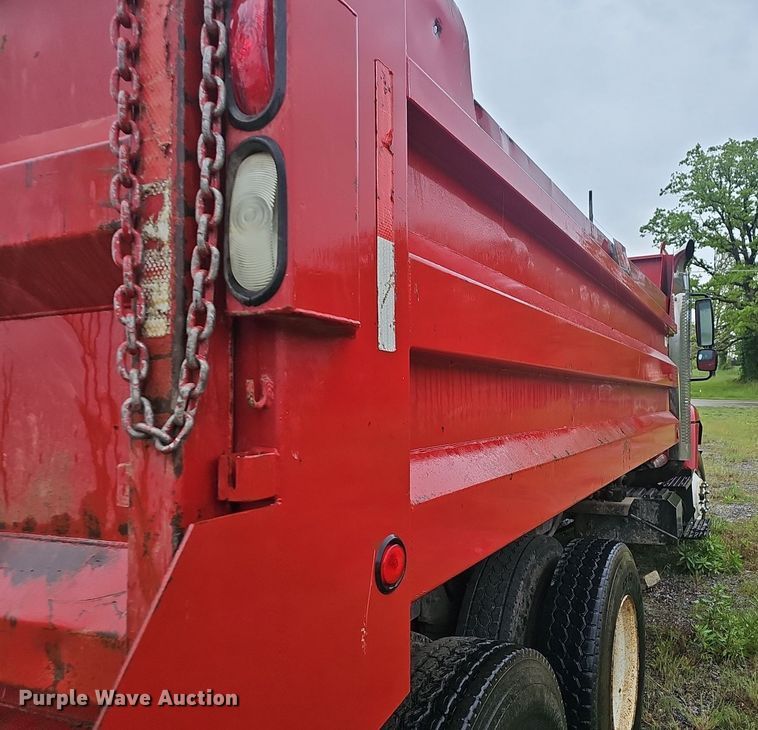 image for item EJ5340 2005 International 7400 dump truck