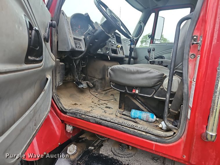 image for item EJ5340 2005 International 7400 dump truck