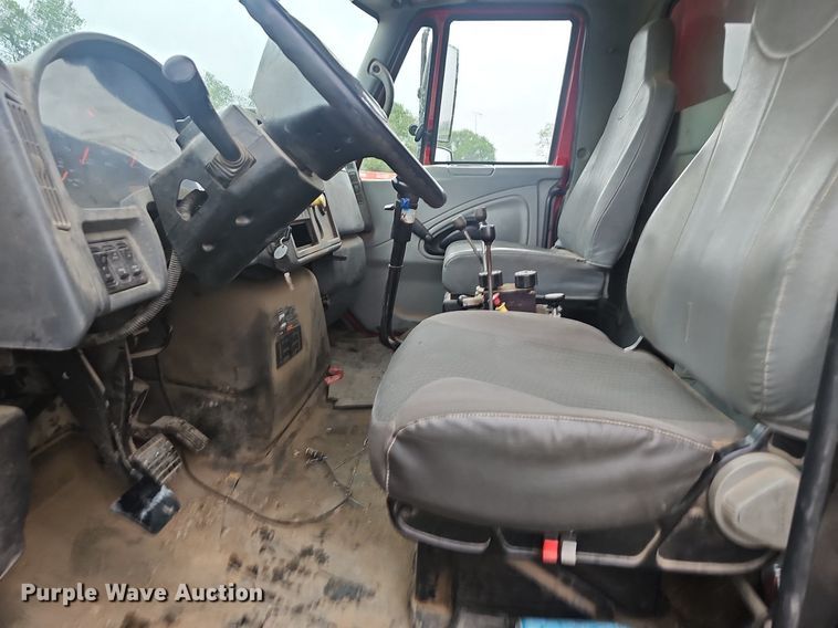 image for item EJ5340 2005 International 7400 dump truck