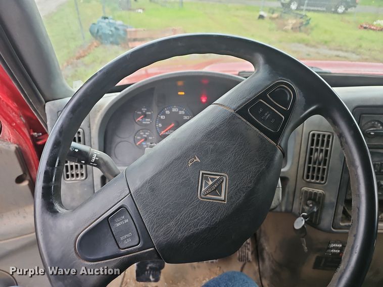 image for item EJ5340 2005 International 7400 dump truck