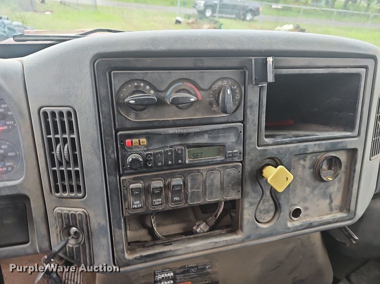 image for item EJ5340 2005 International 7400 dump truck