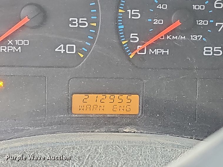 image for item EJ5340 2005 International 7400 dump truck