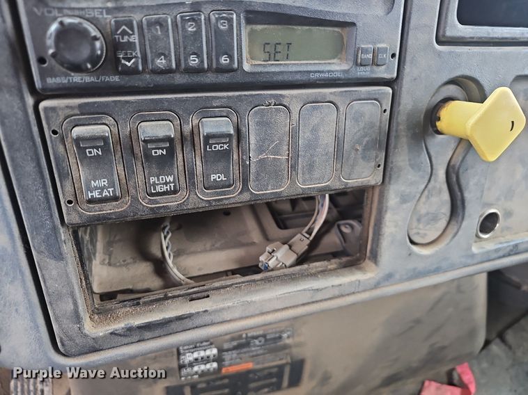 image for item EJ5340 2005 International 7400 dump truck