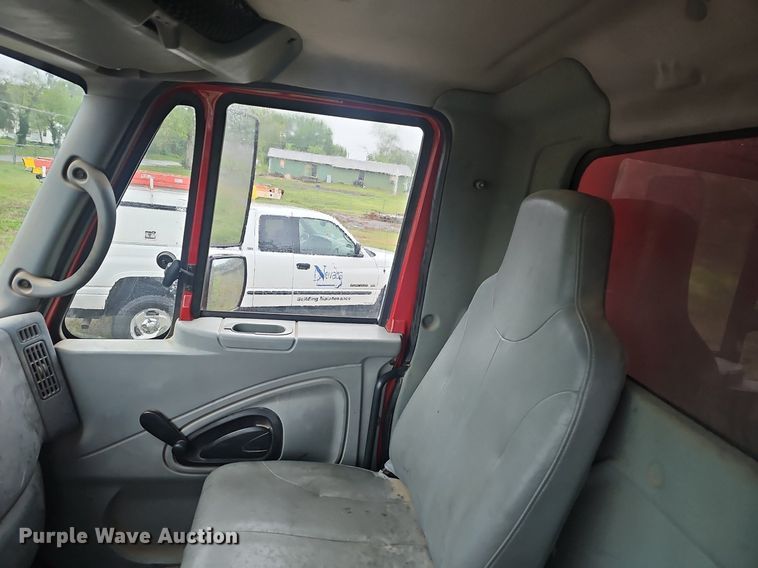 image for item EJ5340 2005 International 7400 dump truck