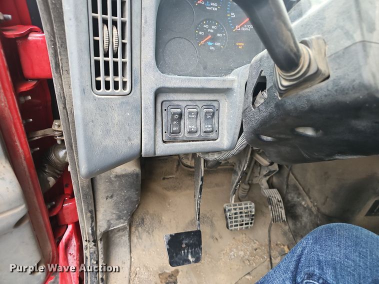 image for item EJ5340 2005 International 7400 dump truck