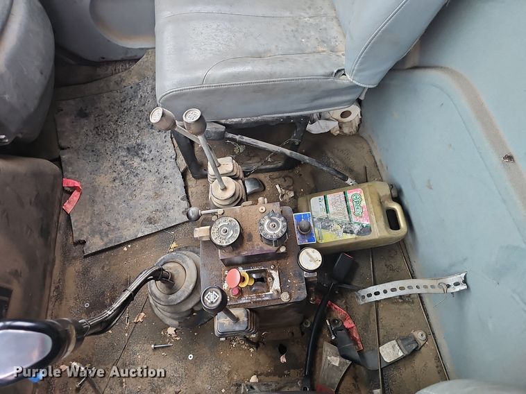 image for item EJ5340 2005 International 7400 dump truck