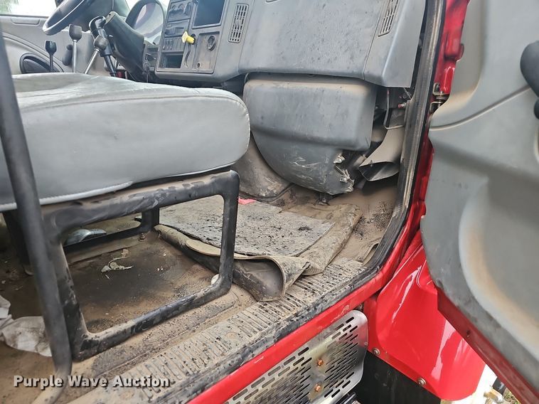 image for item EJ5340 2005 International 7400 dump truck