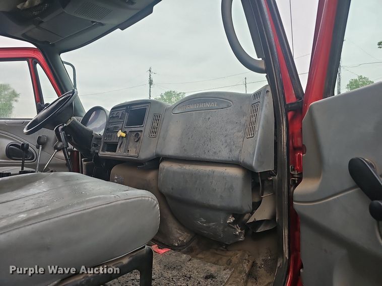 image for item EJ5340 2005 International 7400 dump truck