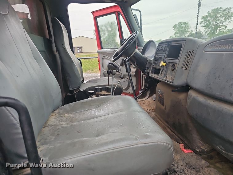 image for item EJ5340 2005 International 7400 dump truck