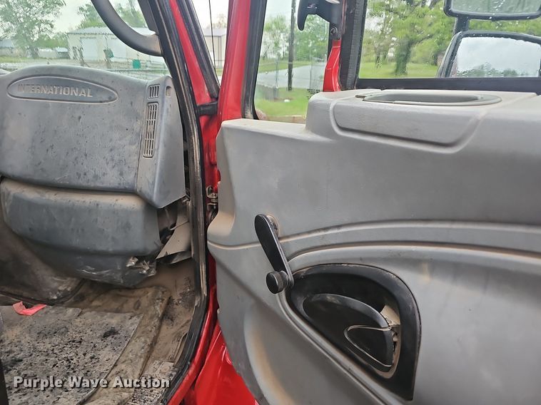 image for item EJ5340 2005 International 7400 dump truck