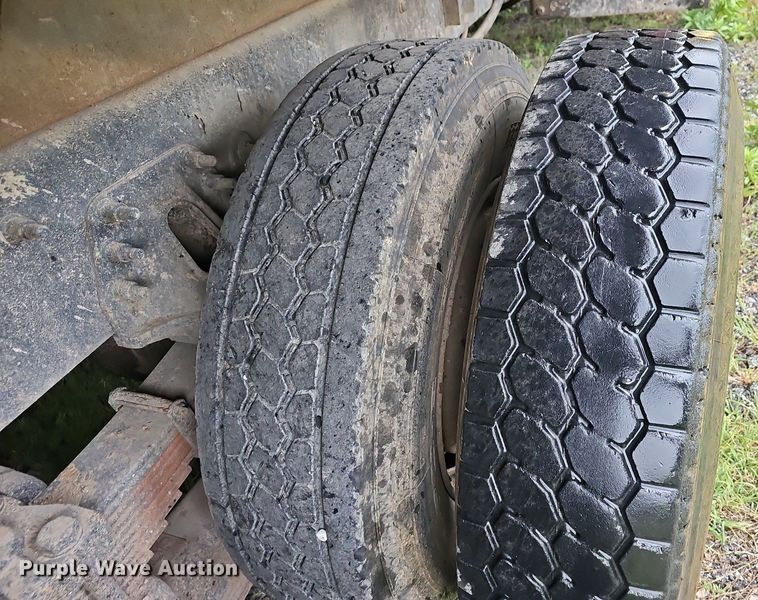 image for item EJ5340 2005 International 7400 dump truck