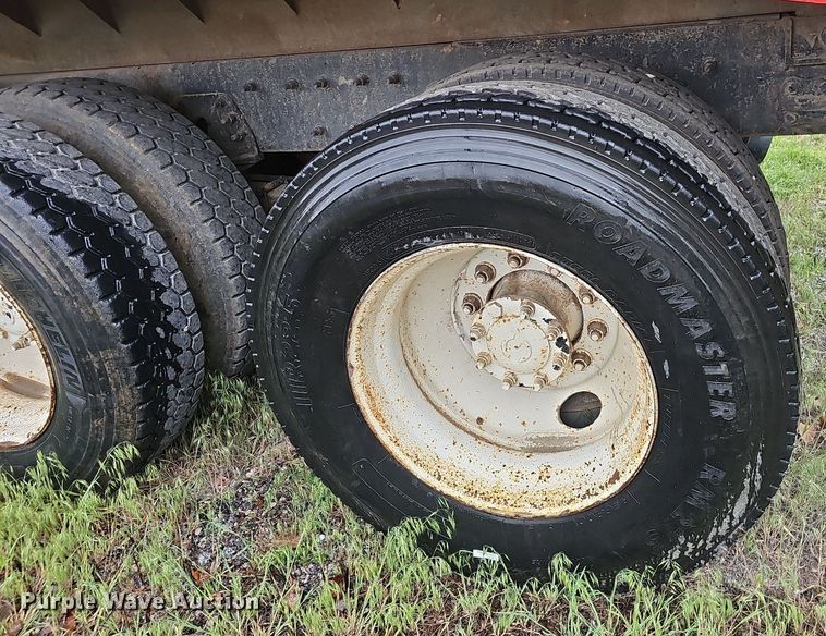 image for item EJ5340 2005 International 7400 dump truck