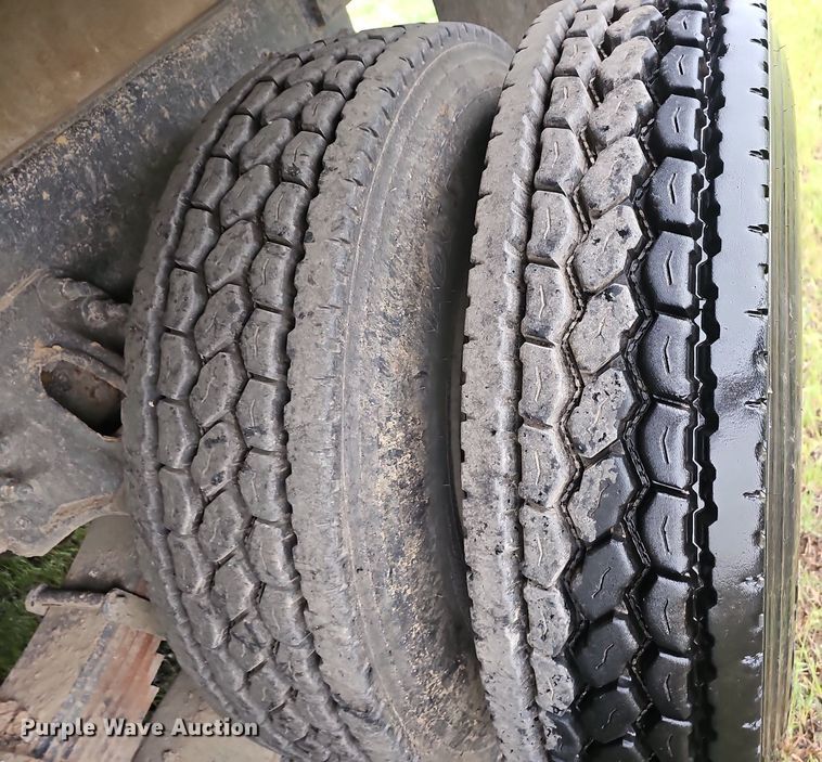 image for item EJ5340 2005 International 7400 dump truck