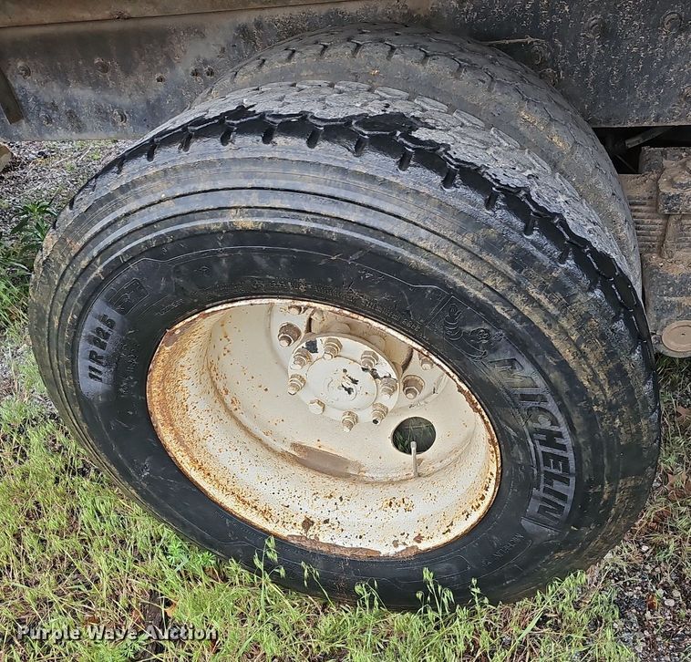 image for item EJ5340 2005 International 7400 dump truck