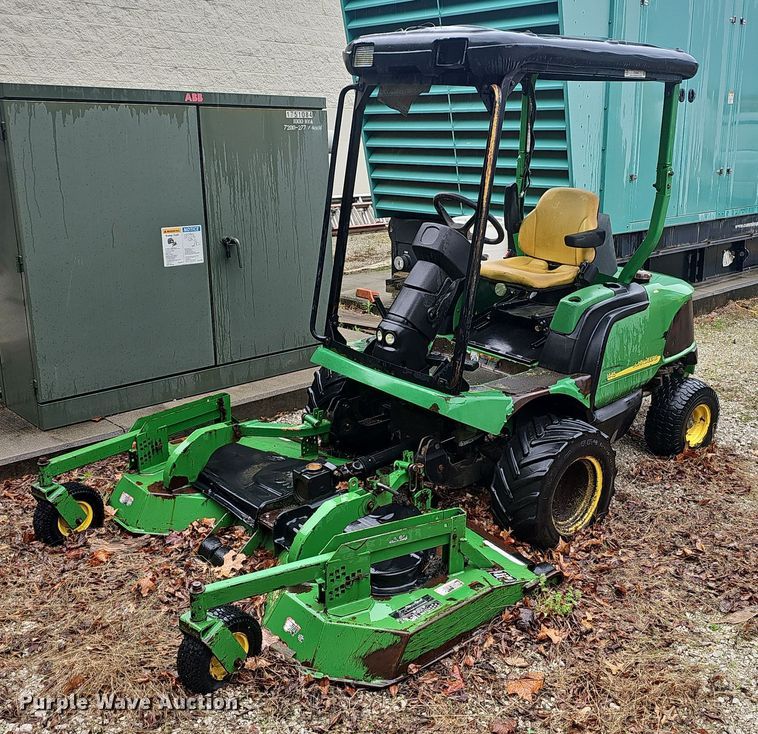 image for item EJ5346 2001 John Deere 1445 lawn mower