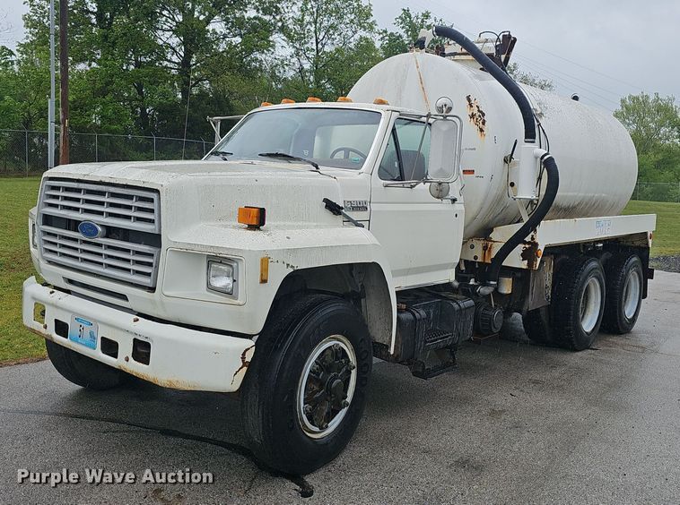 image for item EJ5347 1994 Ford F900 vacuum truck