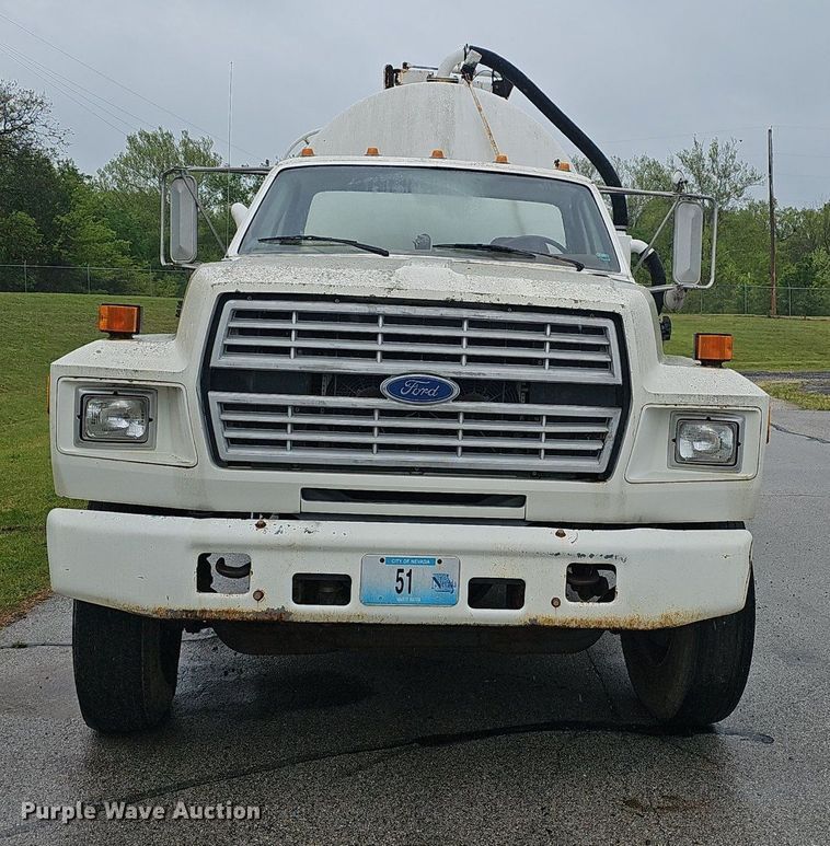 image for item EJ5347 1994 Ford F900 vacuum truck