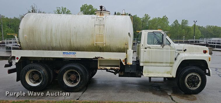 image for item EJ5347 1994 Ford F900 vacuum truck