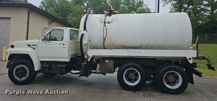 image for item EJ5347 1994 Ford F900 vacuum truck