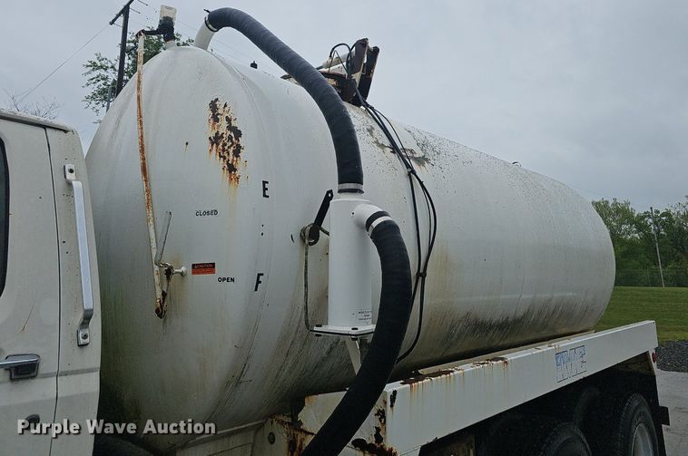 image for item EJ5347 1994 Ford F900 vacuum truck