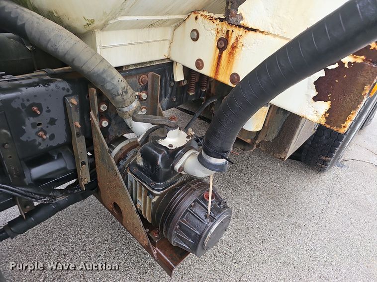 image for item EJ5347 1994 Ford F900 vacuum truck