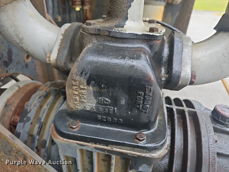 image for item EJ5347 1994 Ford F900 vacuum truck