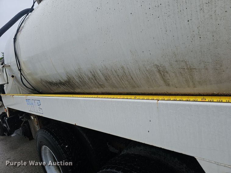 image for item EJ5347 1994 Ford F900 vacuum truck