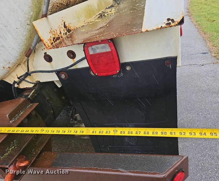 image for item EJ5347 1994 Ford F900 vacuum truck