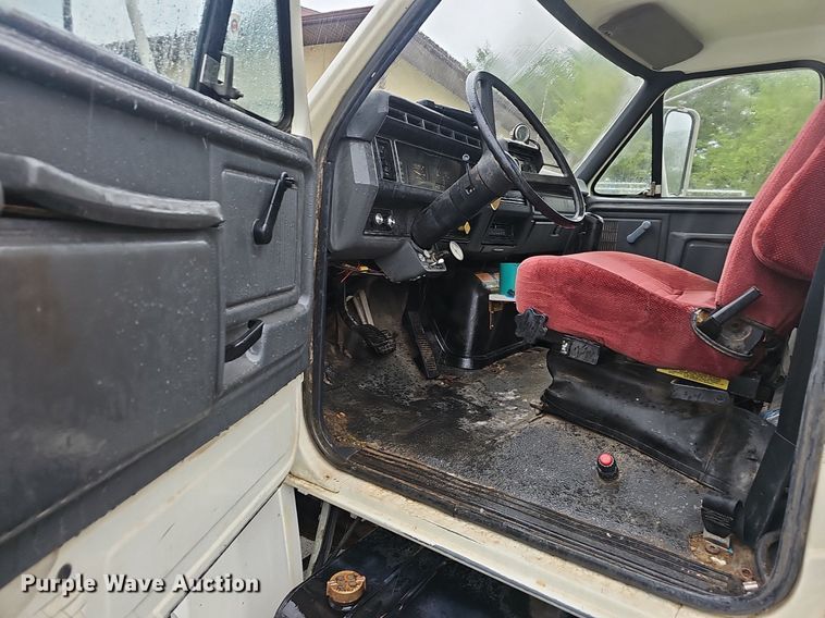 image for item EJ5347 1994 Ford F900 vacuum truck