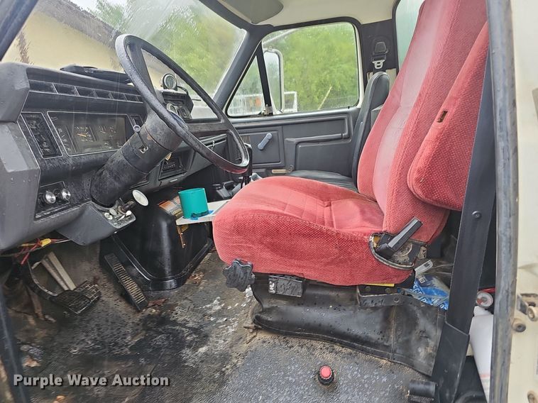 image for item EJ5347 1994 Ford F900 vacuum truck