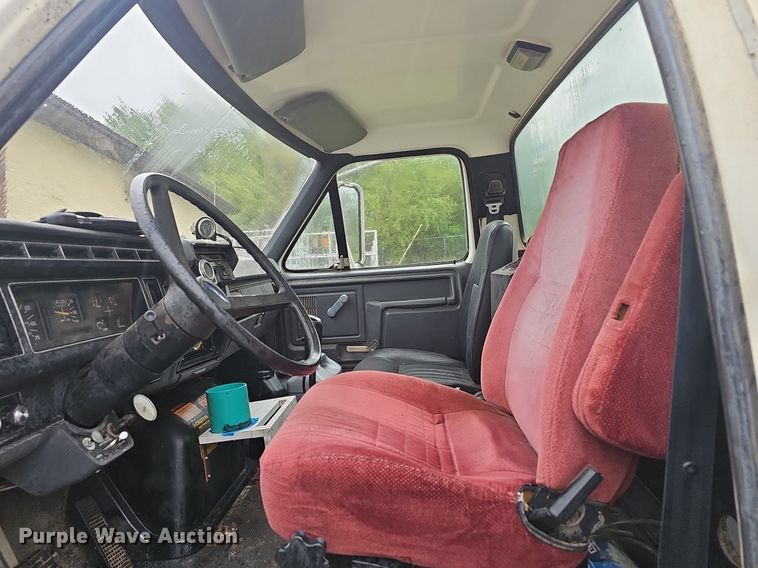 image for item EJ5347 1994 Ford F900 vacuum truck