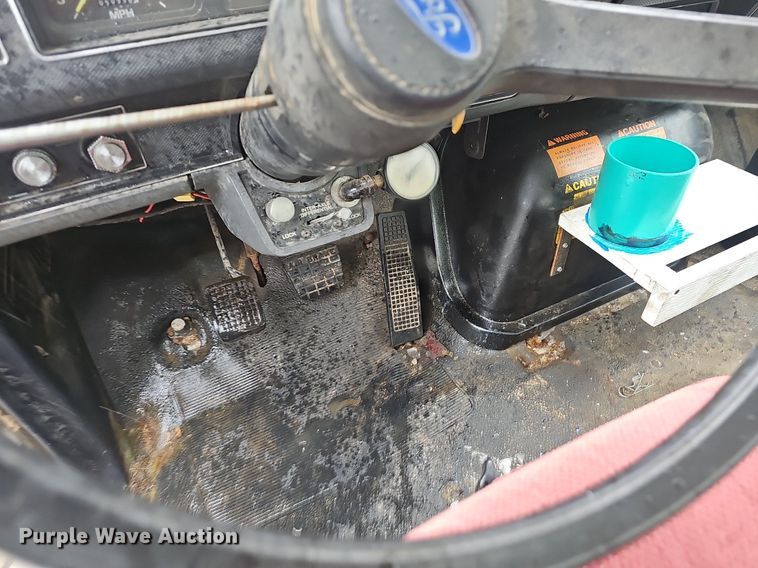 image for item EJ5347 1994 Ford F900 vacuum truck