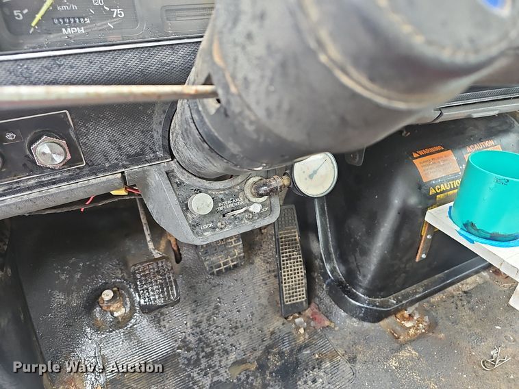 image for item EJ5347 1994 Ford F900 vacuum truck