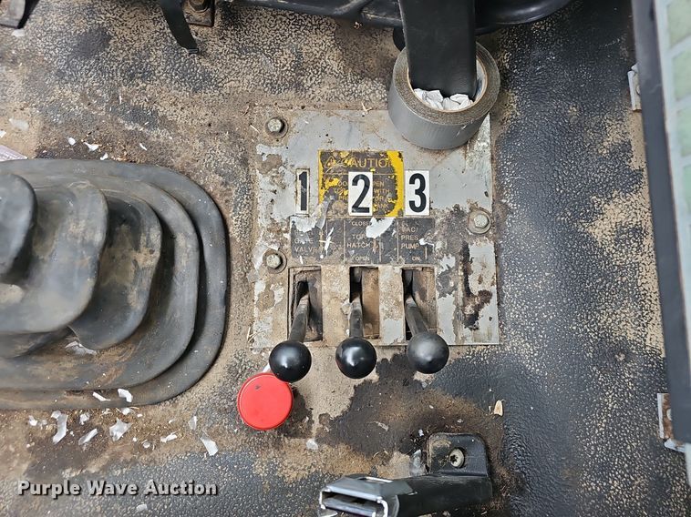 image for item EJ5347 1994 Ford F900 vacuum truck