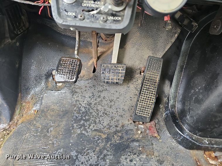 image for item EJ5347 1994 Ford F900 vacuum truck