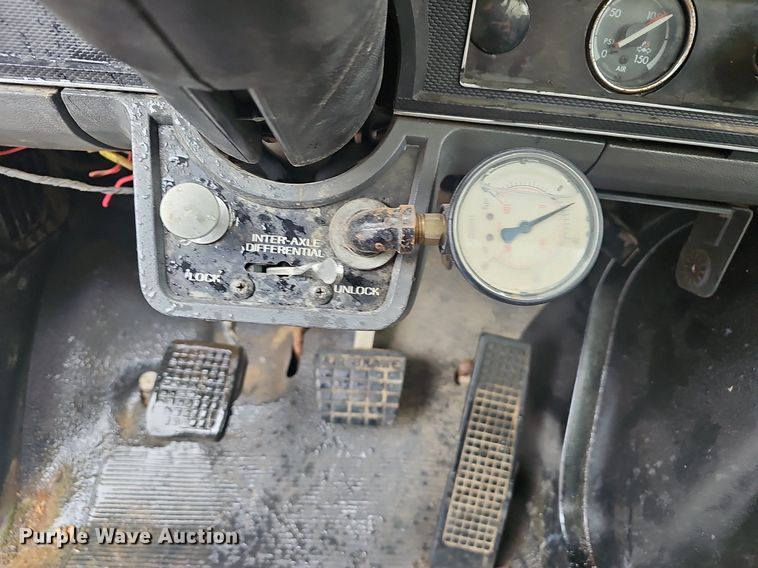 image for item EJ5347 1994 Ford F900 vacuum truck