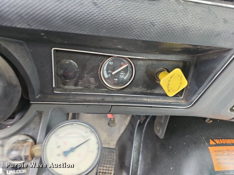 image for item EJ5347 1994 Ford F900 vacuum truck