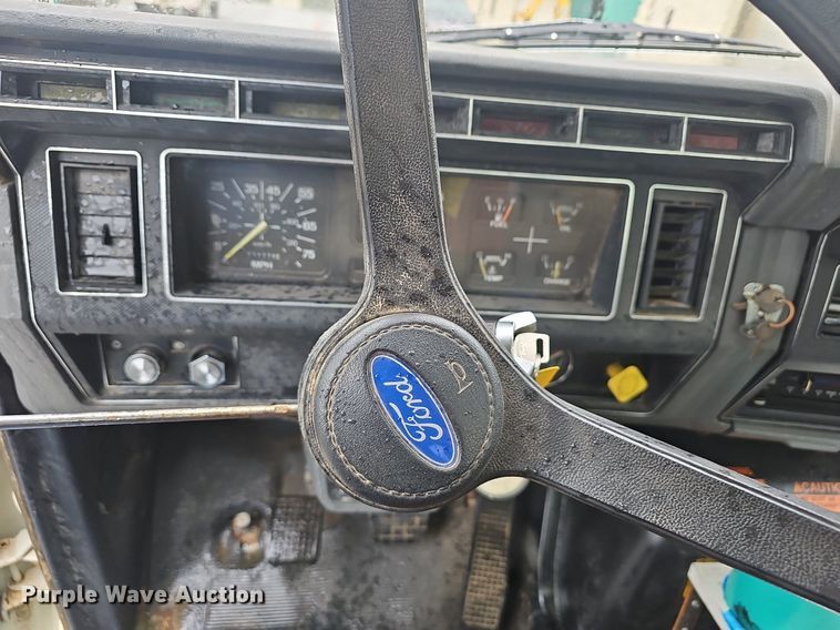 image for item EJ5347 1994 Ford F900 vacuum truck