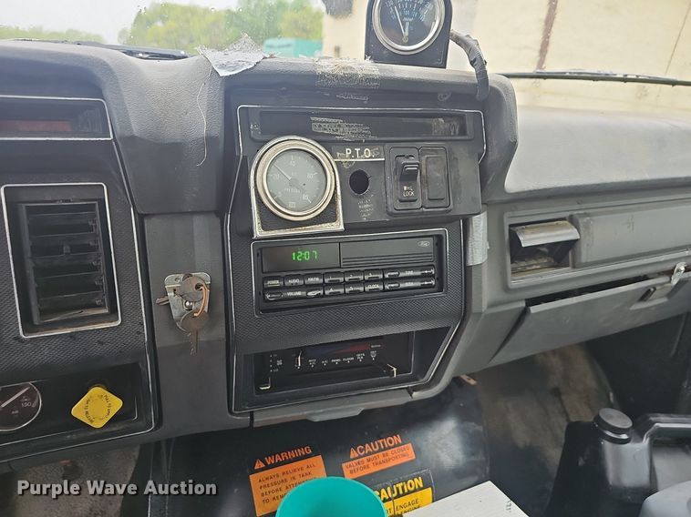 image for item EJ5347 1994 Ford F900 vacuum truck